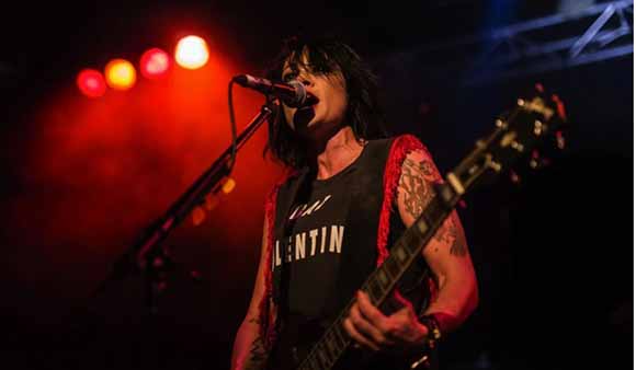 Sarah McLeod of The Superjesus drew songwriting inspiration from Oasis