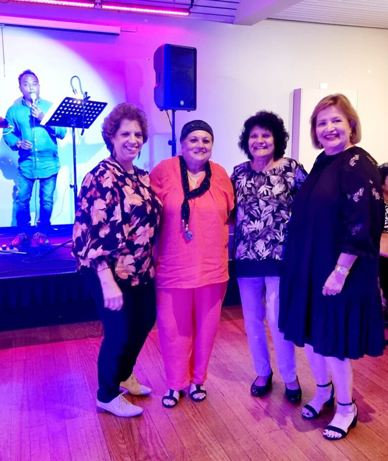 A sellout crowd feasted on Sri Lankan Hoppers and a fabulous Asian smorgasbord dinner at the Springvale RSL – by Trevine Rodrigo (eLanka)